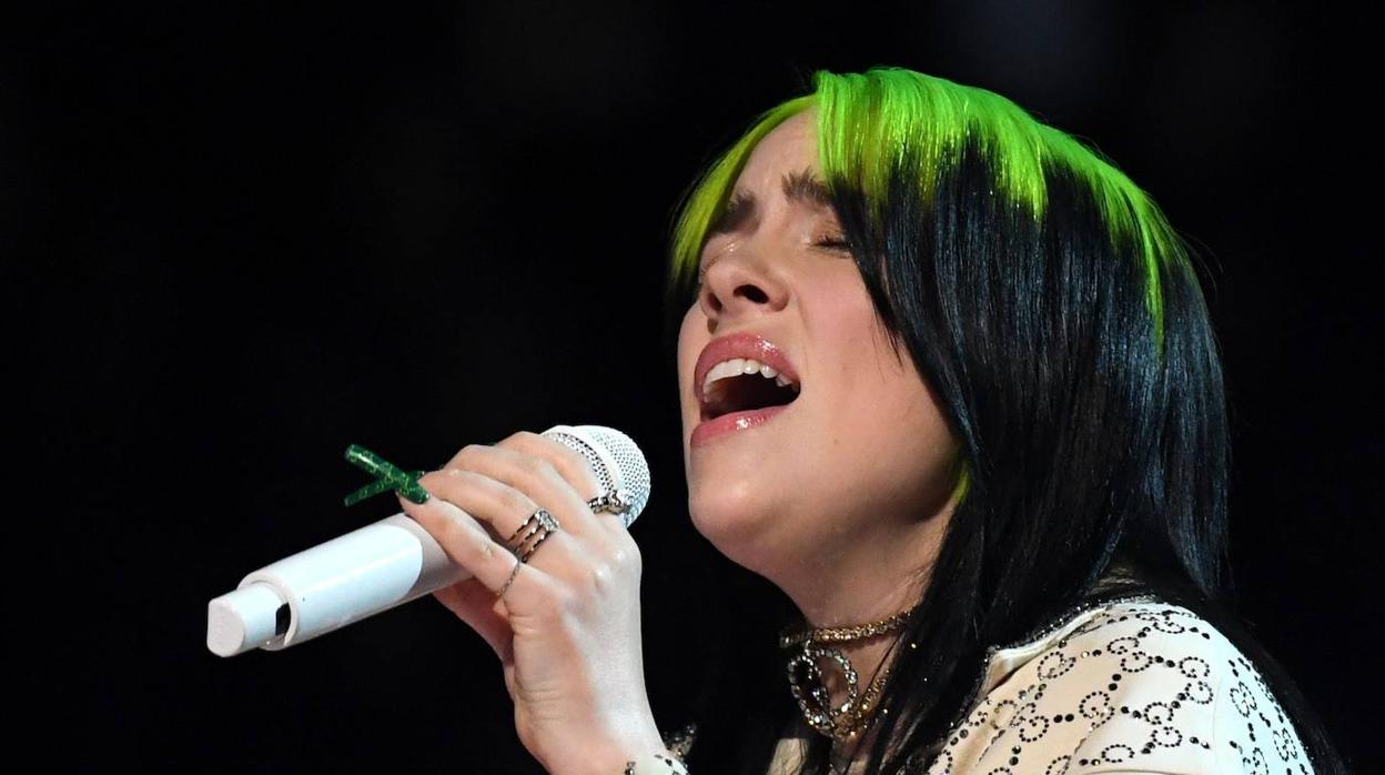 Billie Eilish, durante su emocionante actuación en la gala de los Grammy