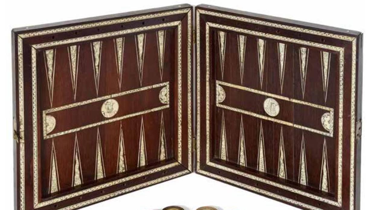 Un backgammon guardado durante 50 años debajo de un sofá resulta ser una valiosa reliquia del siglo XVI