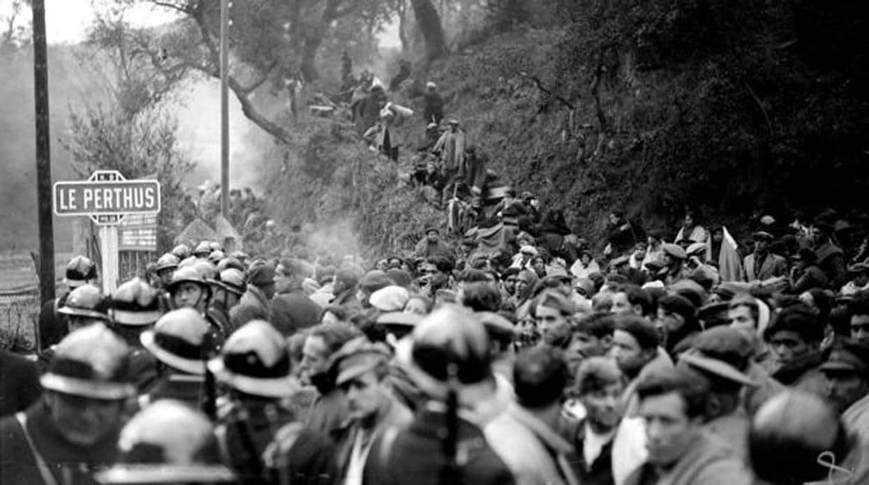 El lado francés del paso de La Junquera (Le Perthus), que vio pasar en 1939 la larga marcha de los exiliados