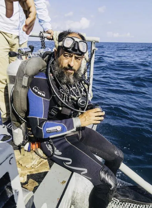 Roberto Junco a punto de lanzarse a bucear en el Golfo de México