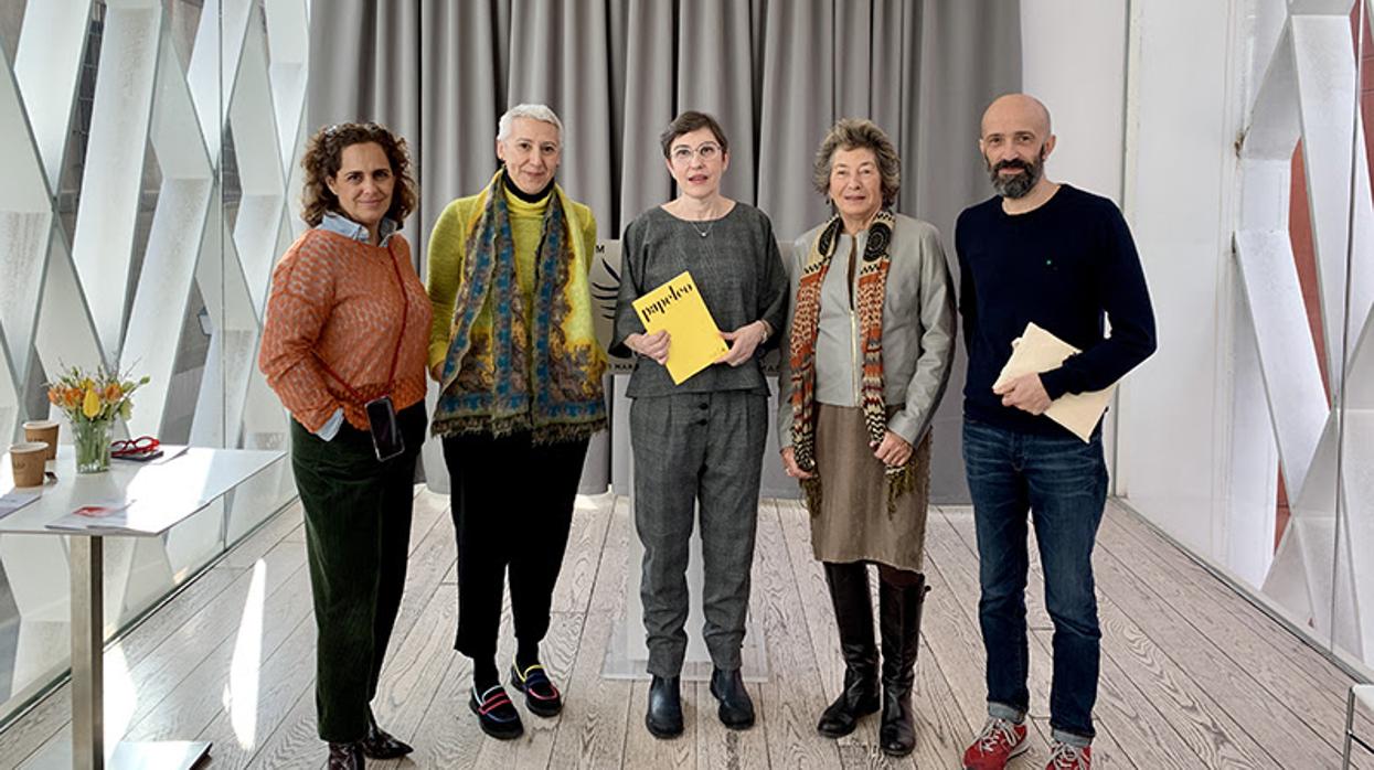 De izquierda a derecha, Lucía Mendoza, galerista; Inmaculada Corcho, directora del Museo ABC; Mónica Álvarez Careaga, directora de la feria; Bárbara de Rueda, coleccionista; y Pep Clúa, galerista