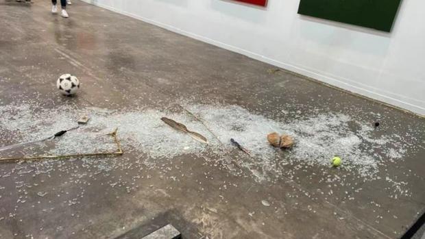 Una crítica de arte destroza sin querer una obra que valía 20.000 dólares y que no le gustaba