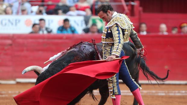 Mágica faena de Ferrera, que indulta al toro «Tocayo» en la Plaza México