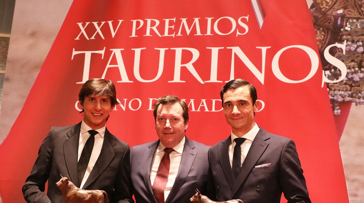 Andrés Roca Rey, Rafael Orbe y Paco Ureña, en el Casino de Madrid