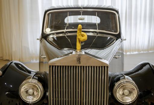 Un Rolls Royce modificado por el artista Franz West