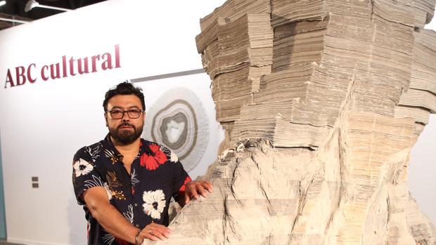 El papel efímero y los árboles sagrados de Miler Lagos