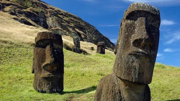 Estrellan una camioneta contra varios moai de la Isla de Pascua causando un «daño incalculable»
