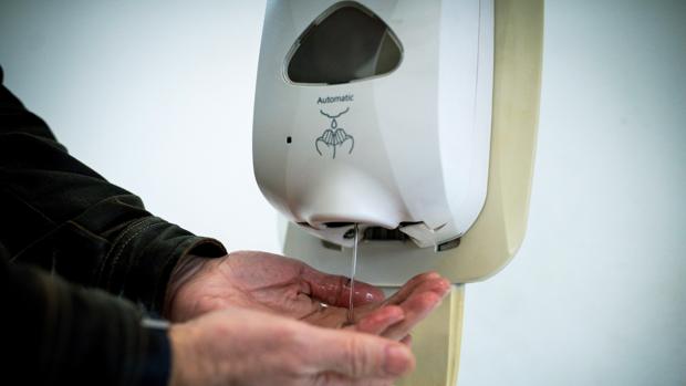 Histeria en el súper: una mujer acapara los 24 geles desinfectantes de manos