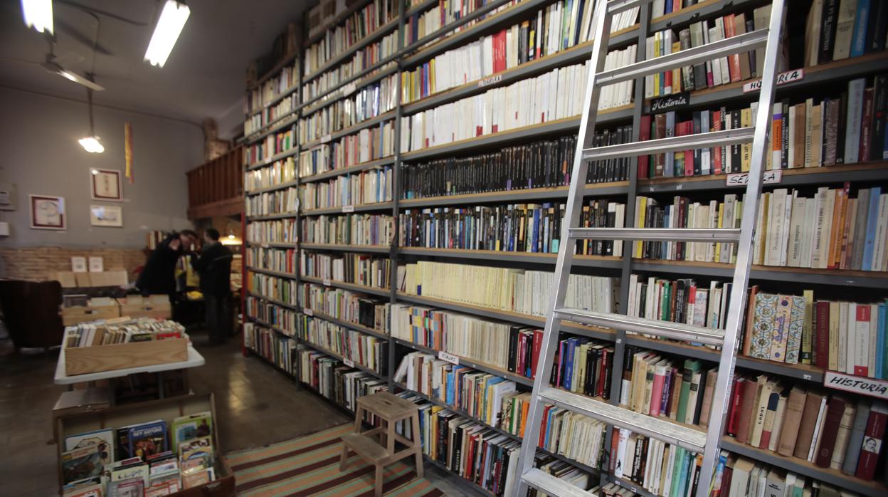 Imagen de una librería de Sevilla