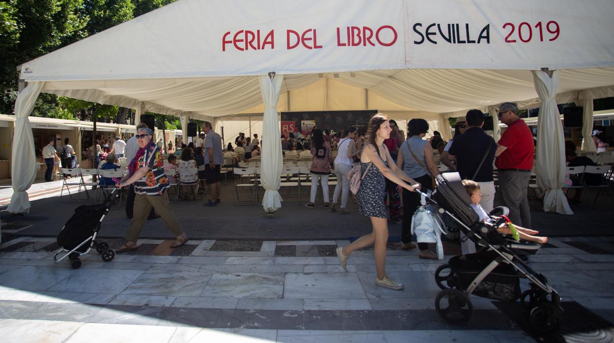 Una imagen de la pasada edición de la Feria del Libro de Sevilla