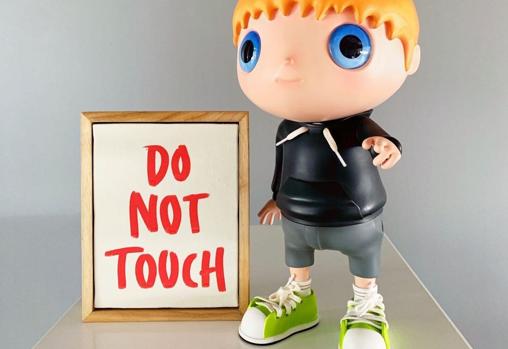 Detalle de «Do not Touch», el «Toy» de Javi Calleja que financiará su acción solidaria