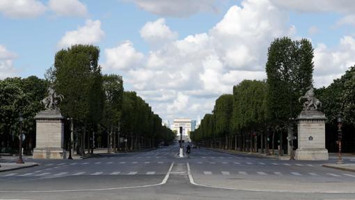 Imagen tomada ayer de los Campos Elíseos de París