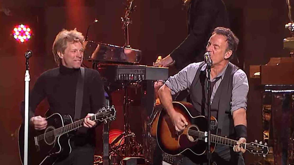 Bon Jovi y Springsteen, durante un concierto