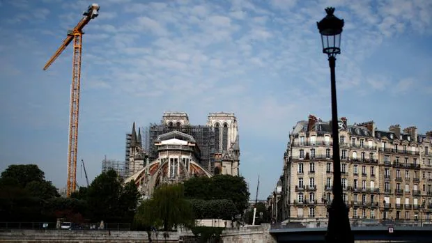 Se reanudan los trabajos de reconstrucción de Notre Dame tras el parón por la pandemia