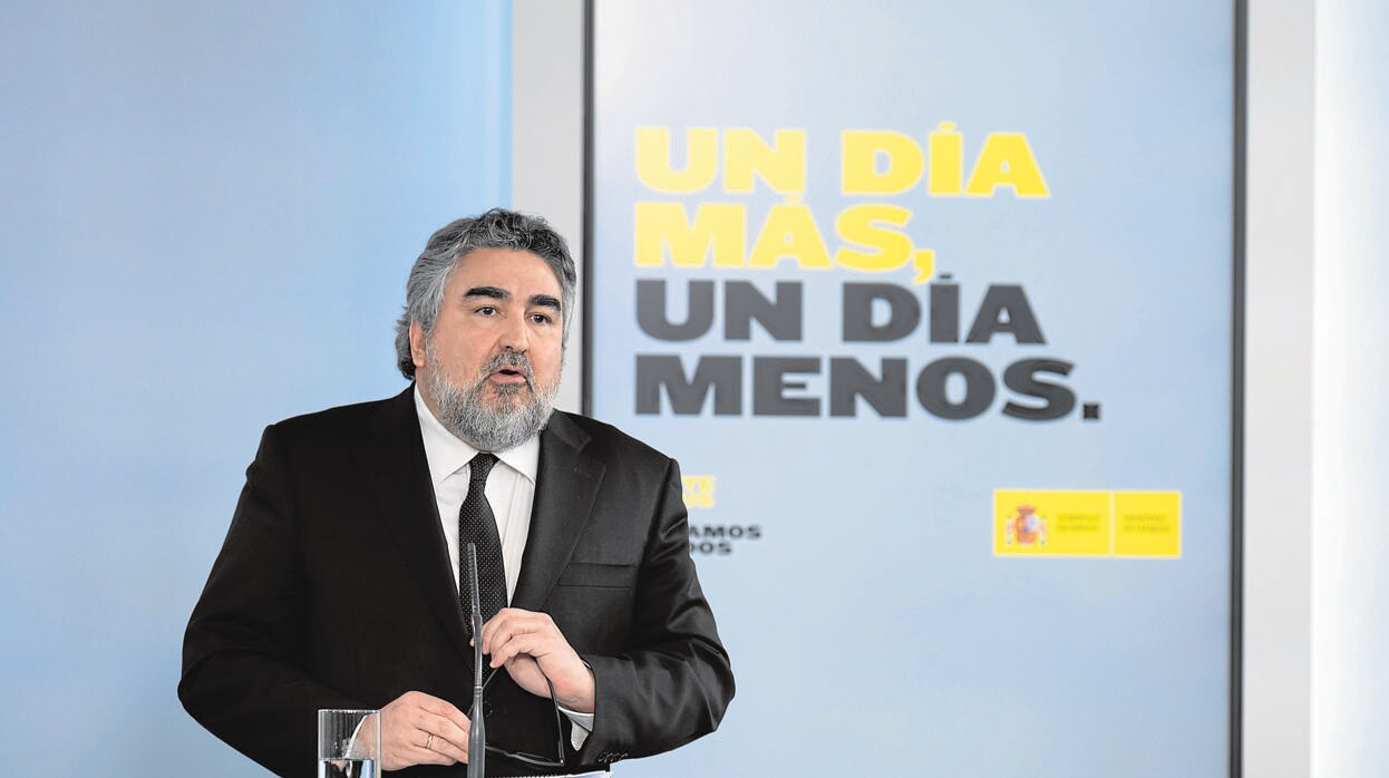El ministro de Cultura, José Manuel Rodríguez Uribes, durante la rueda de prensa que ofreció para dar a conocer las medidas de apoyo al sector aprobadas por el Gobierno