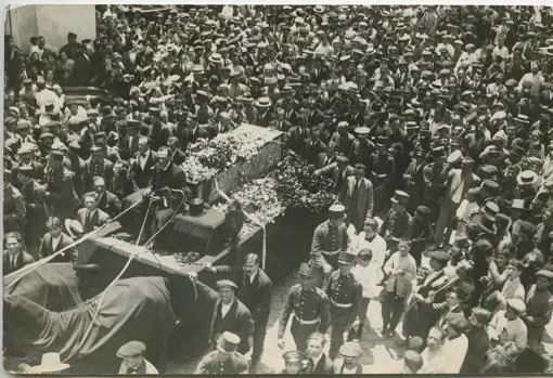 Multitudinario entierro de Joselito