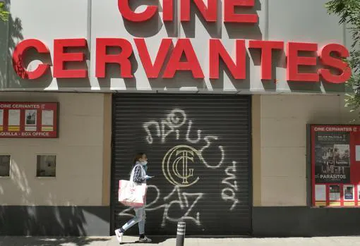 El cine Cervantes, al igual que el resto de salas, lleva cerrado desde marzo