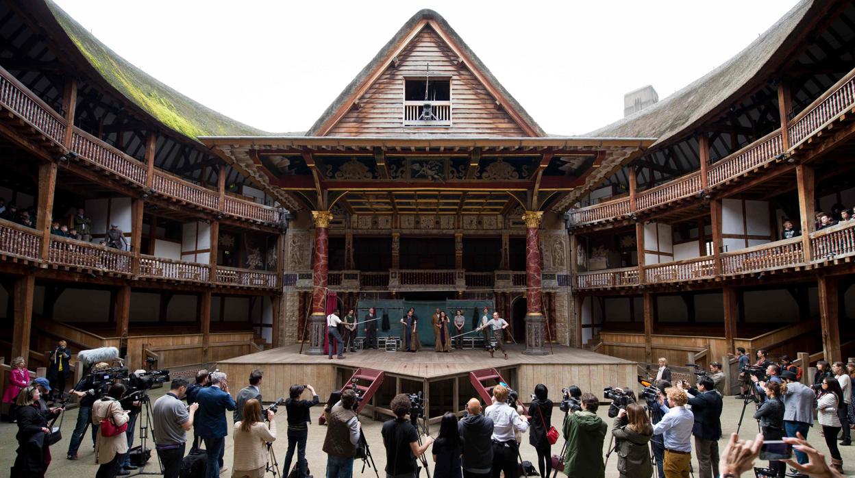 Una representación de "Hamlet" en el Shakespeare's Globe Theatre