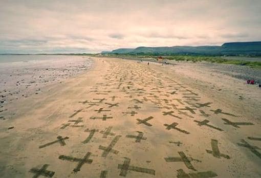 Cada año, en Sligo se rinde homenaje en las playas a los españoles asesinados