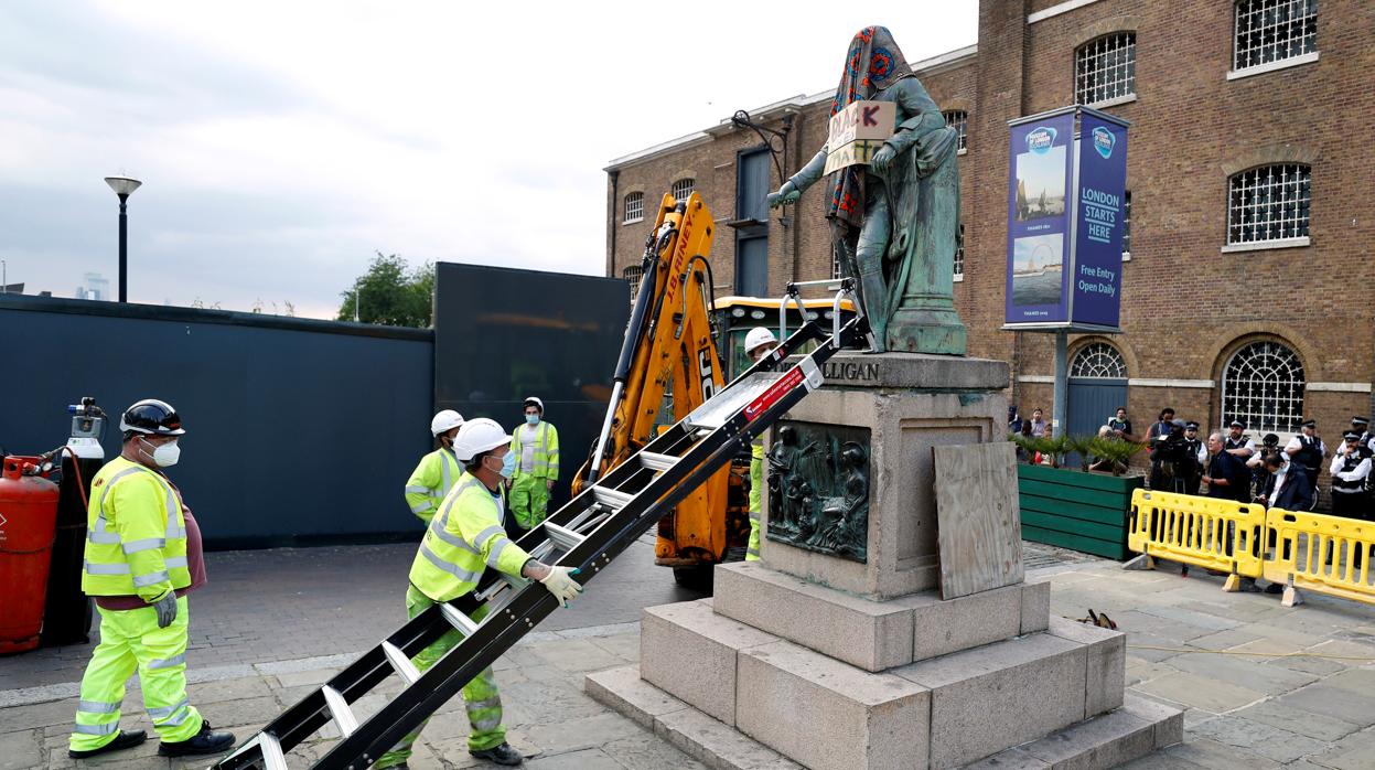 Las autoridades de Londres han decidido retirar la estatua del negrero escocés Robert Milligan