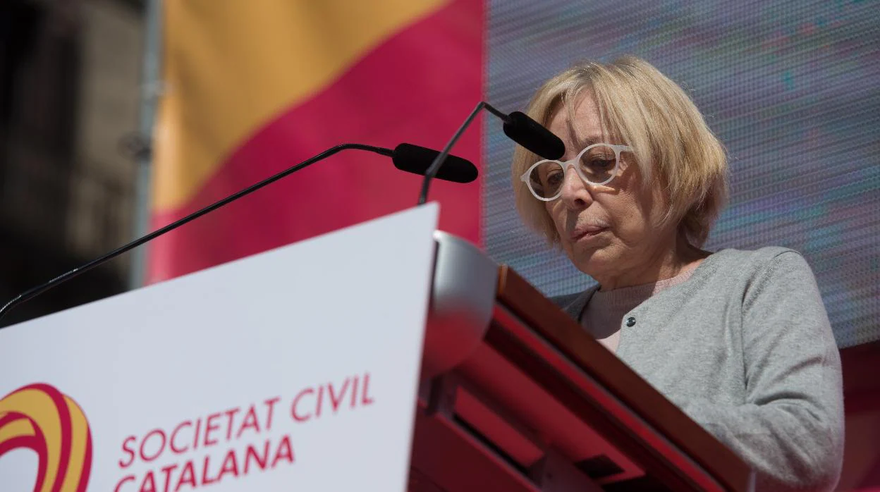Rosa Maria Sardà, durante su discurso en una manifestación de SOciedad Civil Catalana en 2018