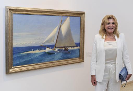 Carmen Thyssen, junto «El “Martha Mckeen”de Wellfleet», de Hopper, de su colección