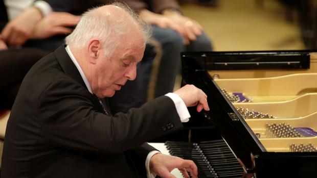 Daniel Barenboim ofrecerá un recital benéfico en el Festival de Granada el 24 de julio