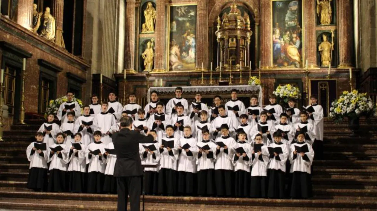 La Escolanía del Monasterio de San Lorenzo de El Escorial, durante un concierto