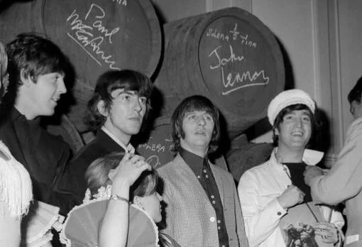 Ringo (segundo por la derecha), junto a los Beatles en su visita a España