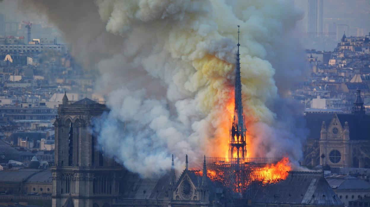 La noche del 15 al 16 de abril de 2019 ardió la catedral