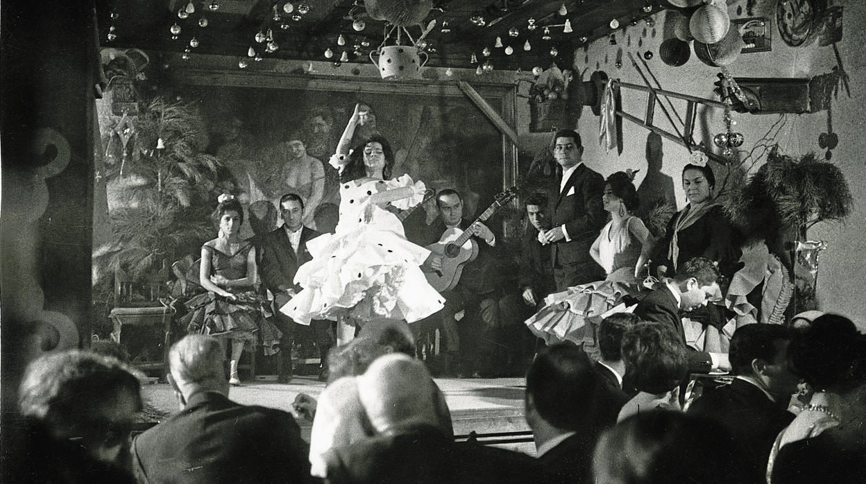 Sarita, en el escenario del Corral de la Morería en los años sesenta