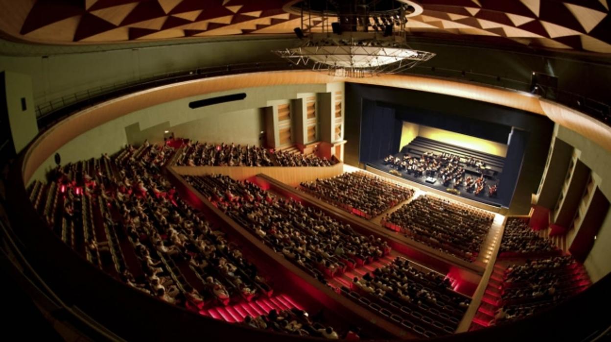 Público en el Teatro de la Maestranza