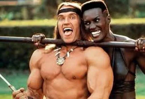 Jones con Arnold Schwarzenegger