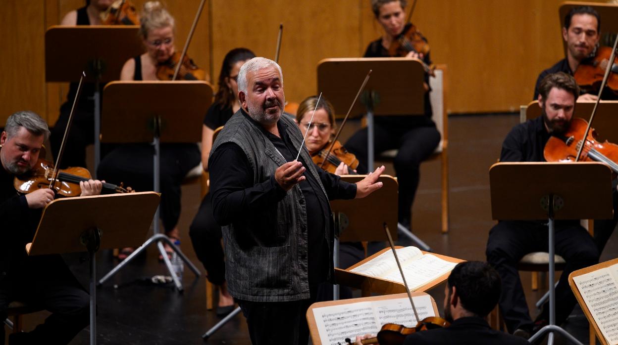 Marc Minkowski, durante el concierto