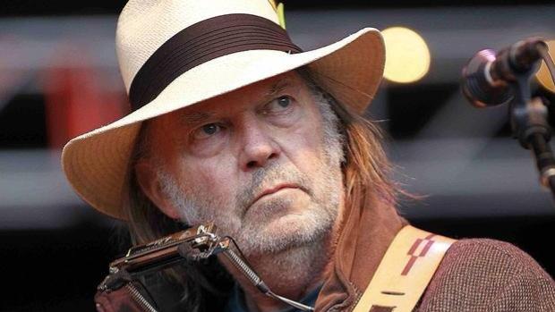 Neil Young, el azote de las grandes corporaciones, lanza su nuevo EP con Amazon Music