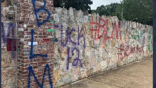 Vandalizan Graceland, la mansión de Elvis Presley, con el grafiti de «Black Lives Matter»