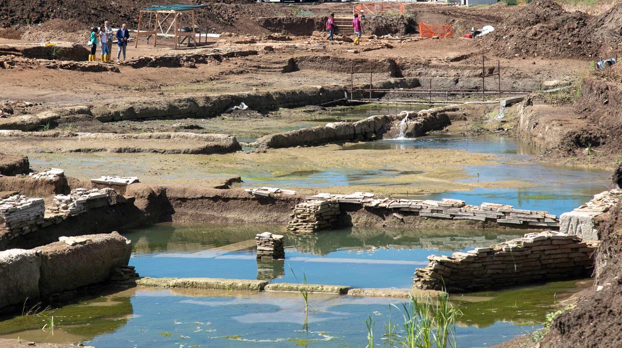 La enorme piscina que se ha encontrado a las afueras de la ciudad