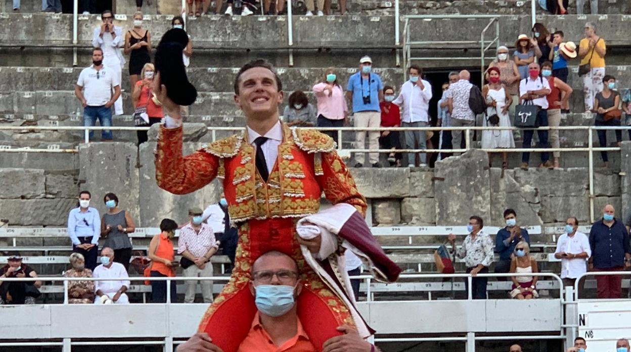 Un gran toro de Santiago Domecq en Arles