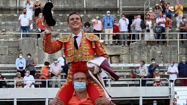 Un gran toro de Santiago Domecq en Arles