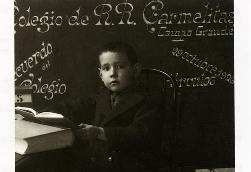 El pequeño Delibes, en el Colegio de Las Carmelitas de Valladolid, en 1926