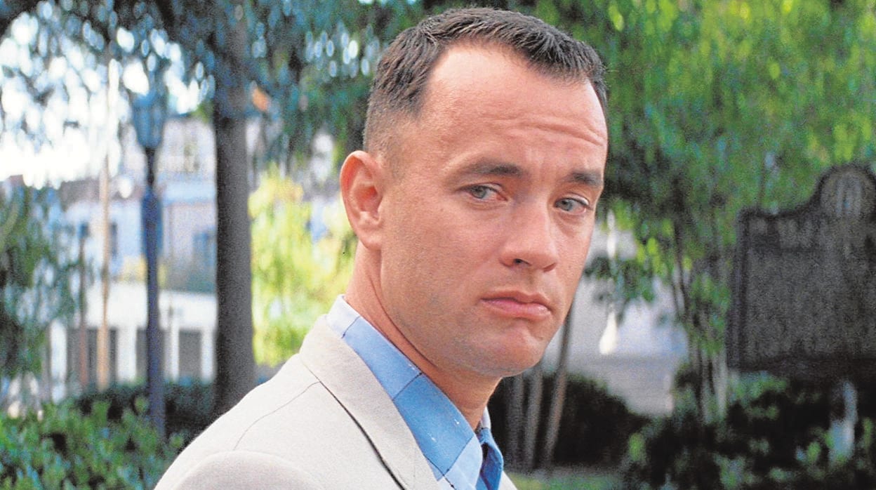 Tom Hanks interpretando a Forrest Gump en la adaptación cinematográfica de la novela