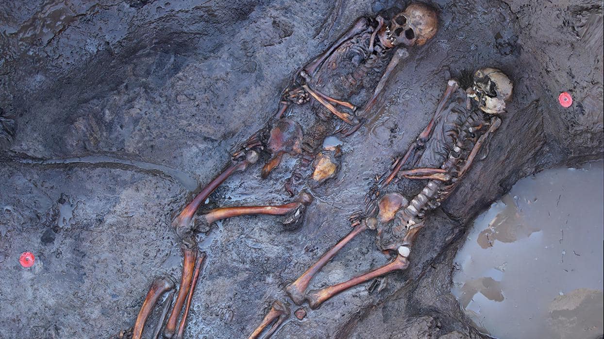 Esqueletos de 1700 años de antigüedad en Tunnug1