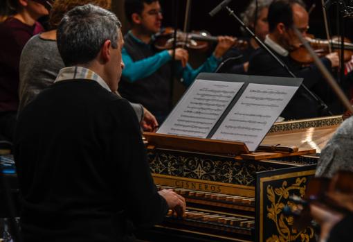 La Orquesta Barroca de Sevilla en pleno ensayo