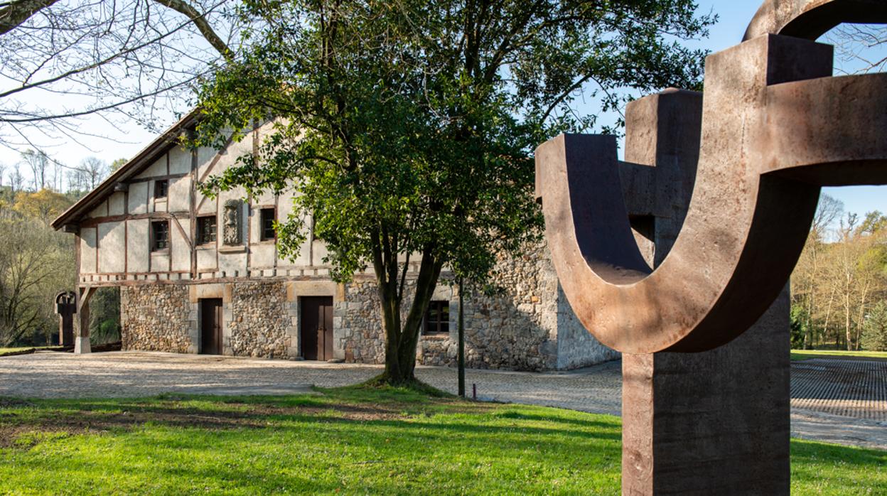 El museo Chillida Leku es una de las organizaciones culturales seleccionadas en la sexta edición del programa Santander Emplea Cultura