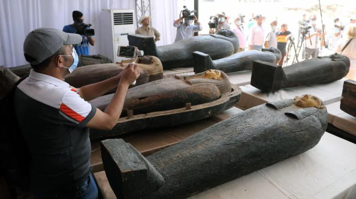 Egipto Saca A La Luz 59 Sarcófagos De Hace 2600 Años Con Sus Momias Intactas 