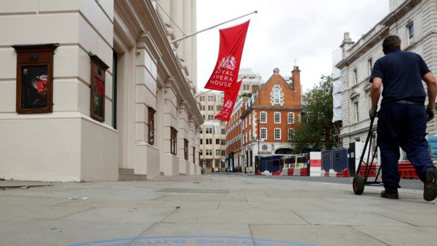 La Royal Opera House venderá una obra de Hockney para poder subsistir