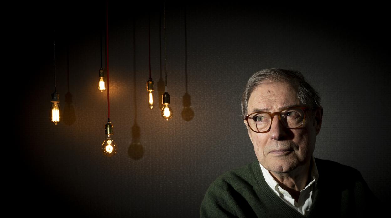 El escritor Félix de Azúa