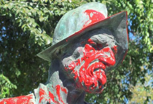 Estado en el que ha aparecido una estatua dedicado al conquistador Francisco Pizarro en el Paseo Fluvial de Badajoz