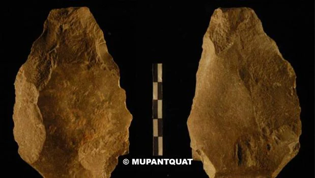 El hacha más antigua de toda Europa tiene 772.000 mil años y está en esta cueva de Murcia