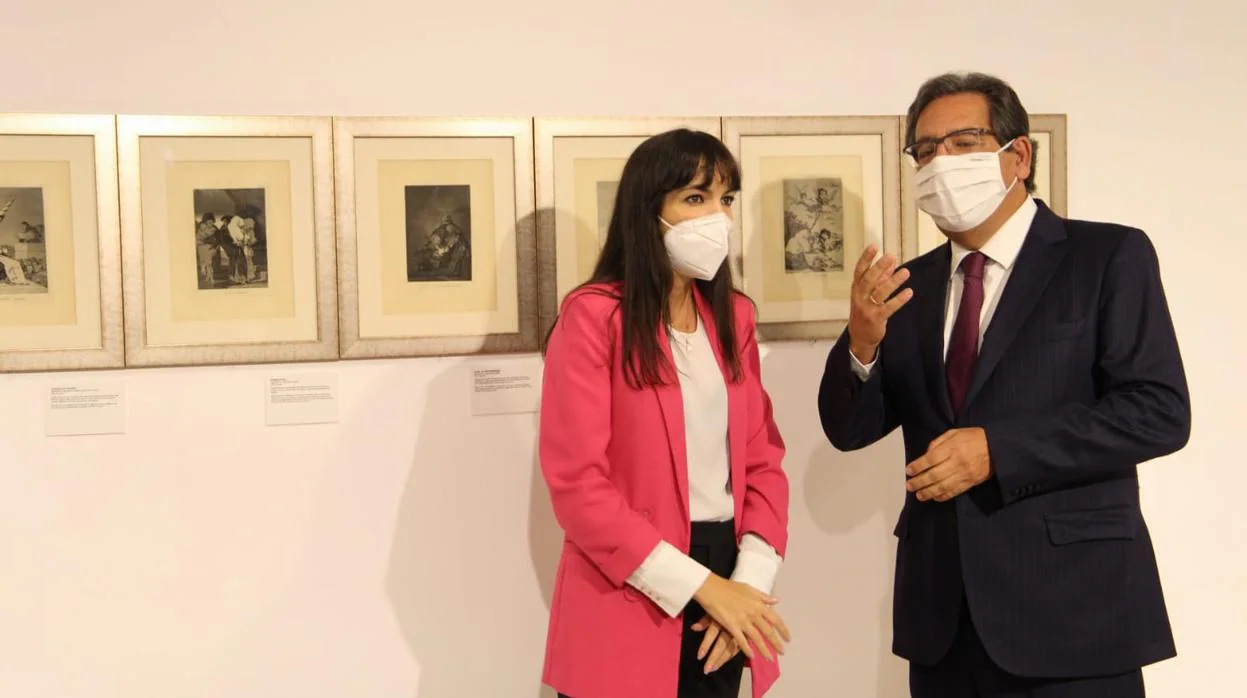 Antonio Pulido este viernes junto a María Toral, comisaria de esta exposición de Goya